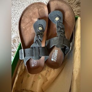 White Mountain Ladies Sandals size 6